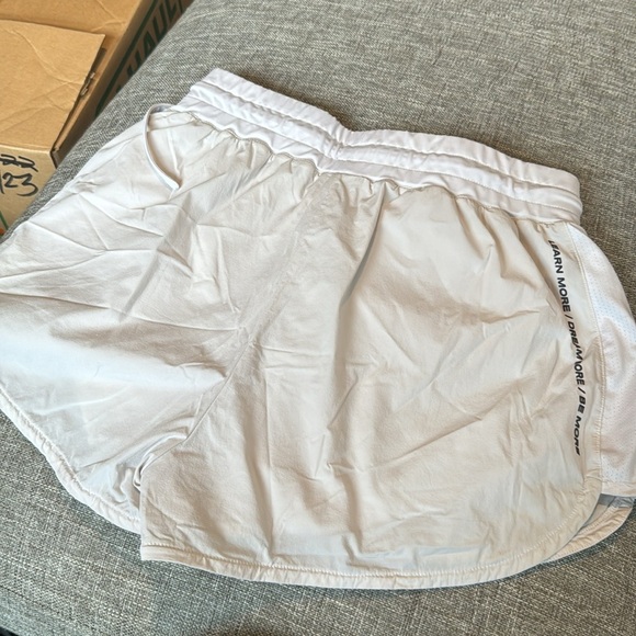 Alphalete Active Shorts white high visibility - Picture 10 of 11